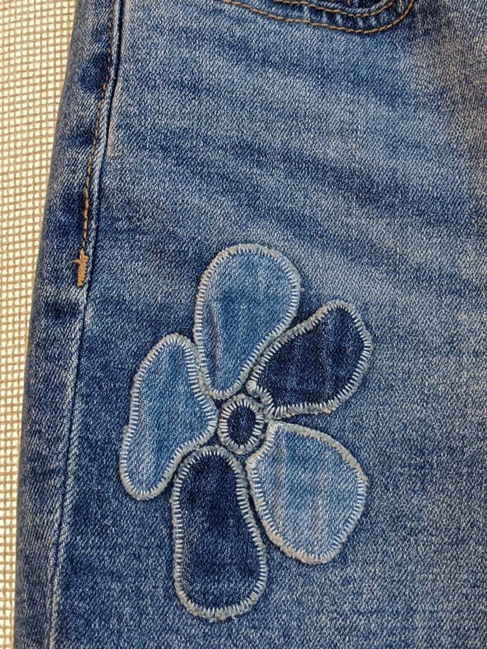 Old Navy, Medium Wash High Rise OG Straight Jean Floral Patches Jeans, Size 0 - Picture 3 of 9